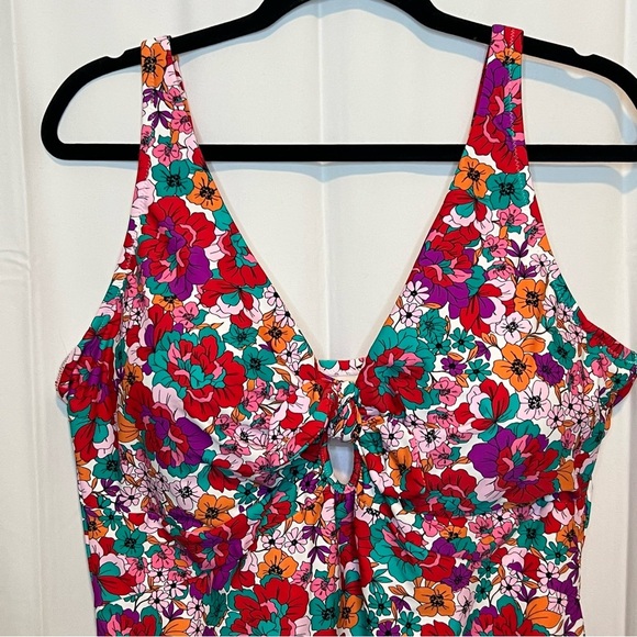 Raisins Curve Trendy Plus Size Muna Floral One-Piece Swimsuit 22W - Picture 11 of 11